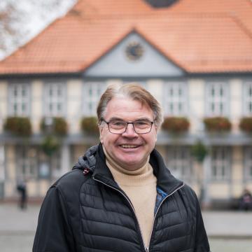 Eckhard Ilsemann vor der Alten Wache in Northeim